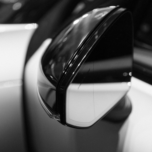 Outside mirror detail